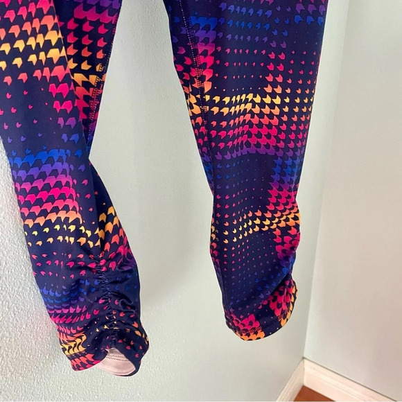 Brooks Greenlight Capri Tights Leggings in Sunset Maze size small - Picture 4 of 12